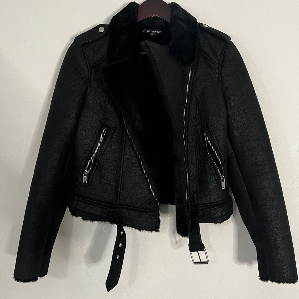 S, Black